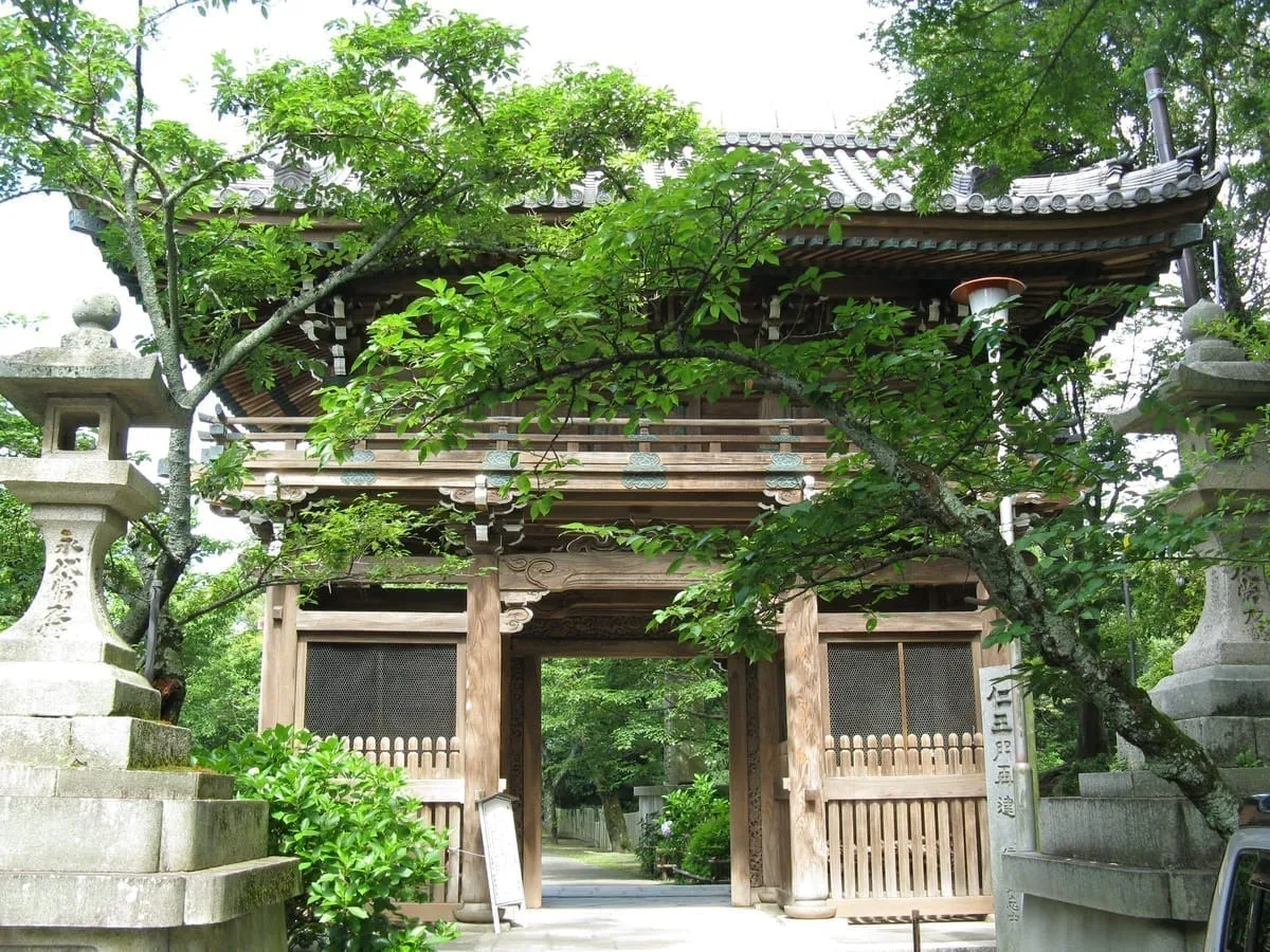 千葉県の長勝寺の仁王門と五重塔