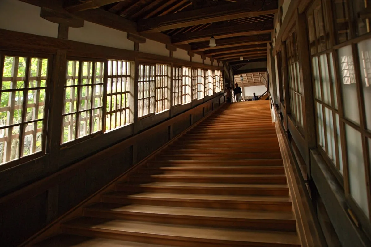 永平寺の回廊——建物間を結ぶ廊下が七堂伽藍を一体の修行装置にする