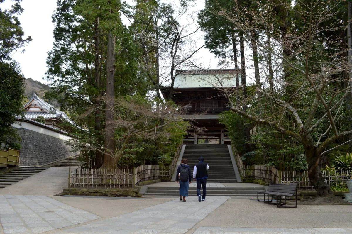 円覚寺三門への石段