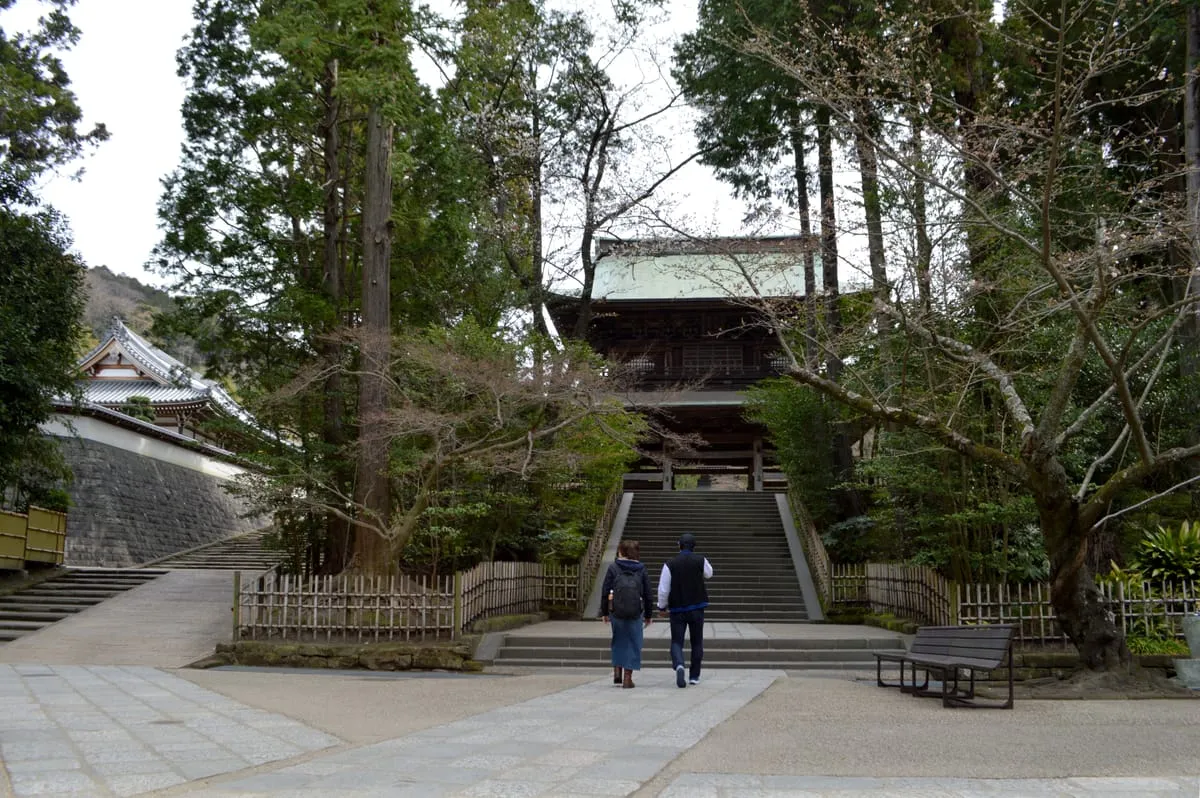 円覚寺三門への石段