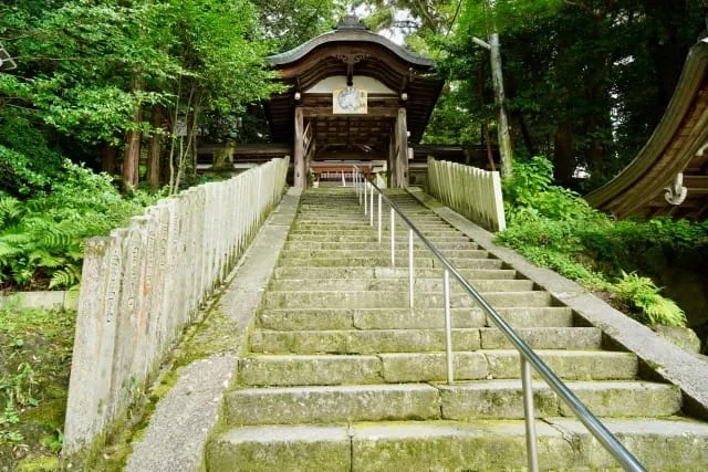 往馬大社の社殿