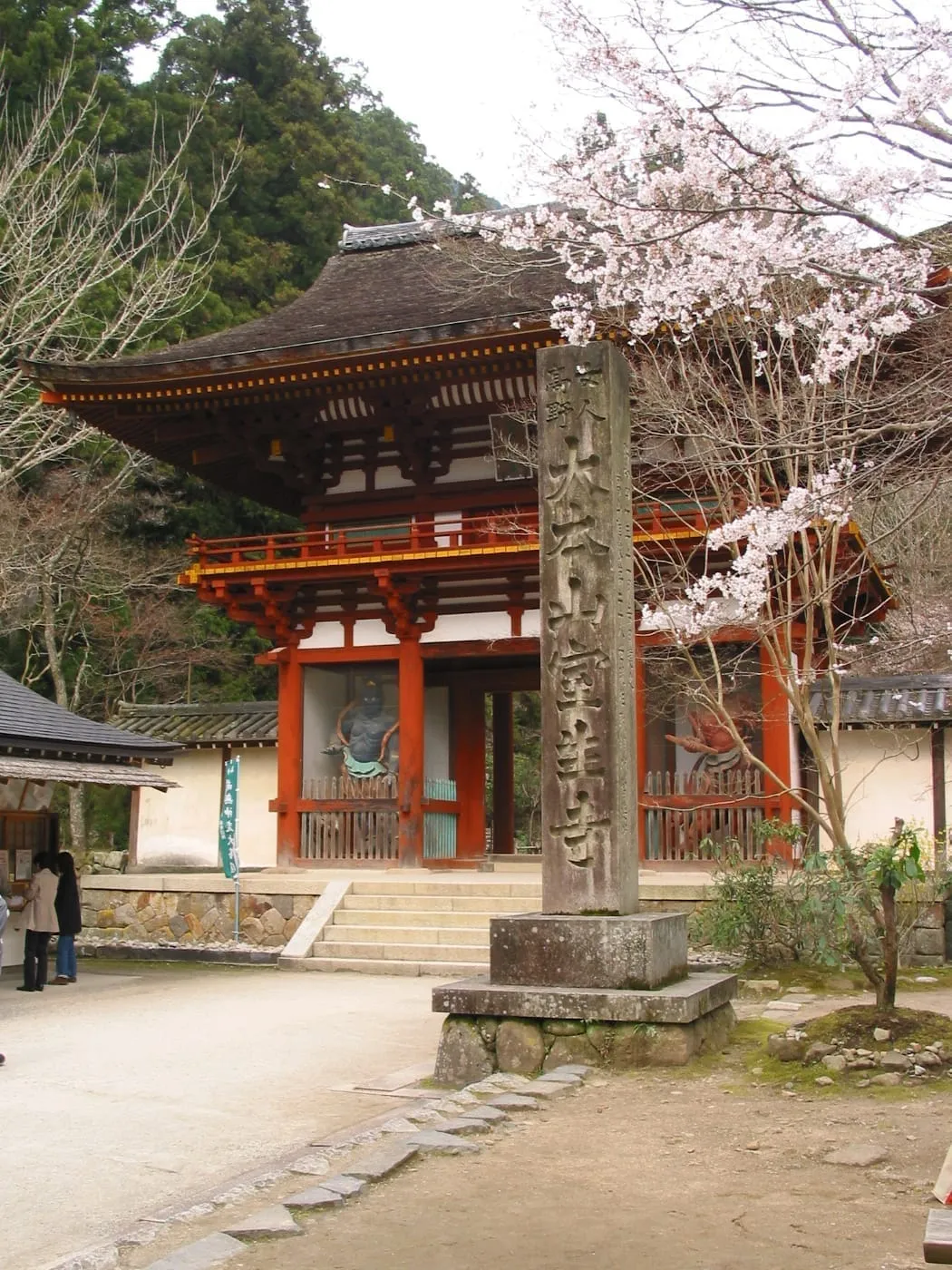 室生寺の仁王門