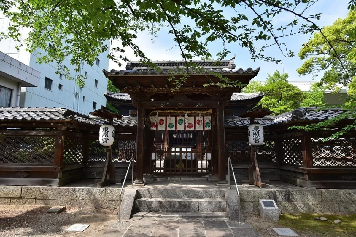 名古屋東照宮の唐門。江戸初期の精巧な彫刻が施された重要文化財の桃山様式の門