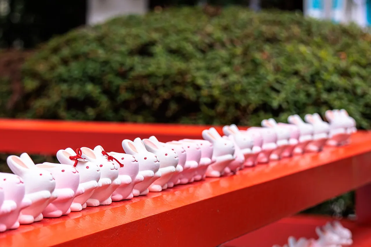 Rabbit statues at Okazaki Shrine