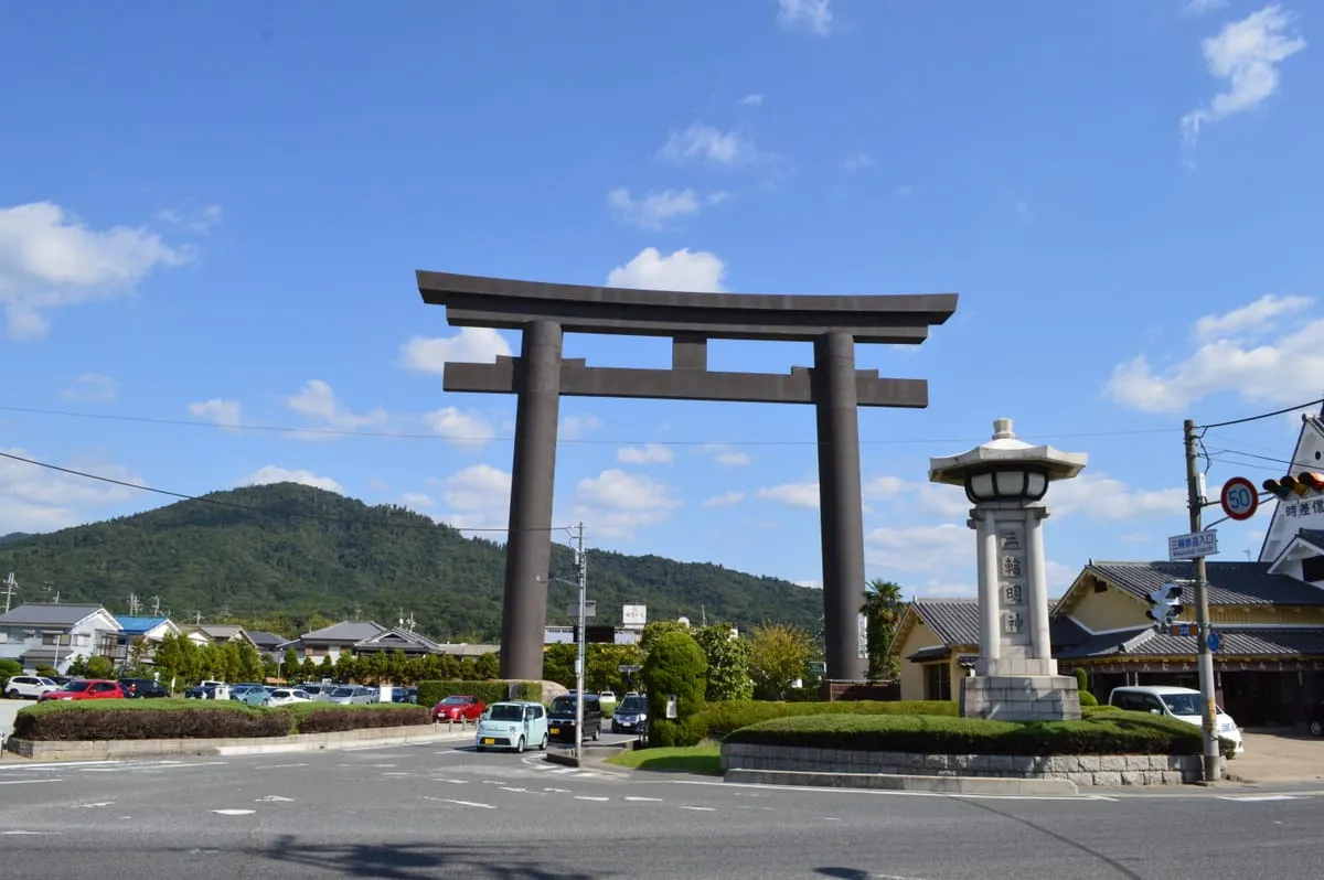 The great torii gate of Ōmiwa Shrine with Mount Miwa in the background, Nara Prefecture
