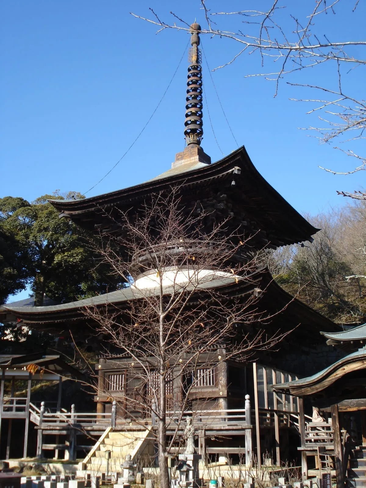 楽法寺（雨引観音）の多宝塔——下層の円形と上層の方形の対比が正面から確認できる