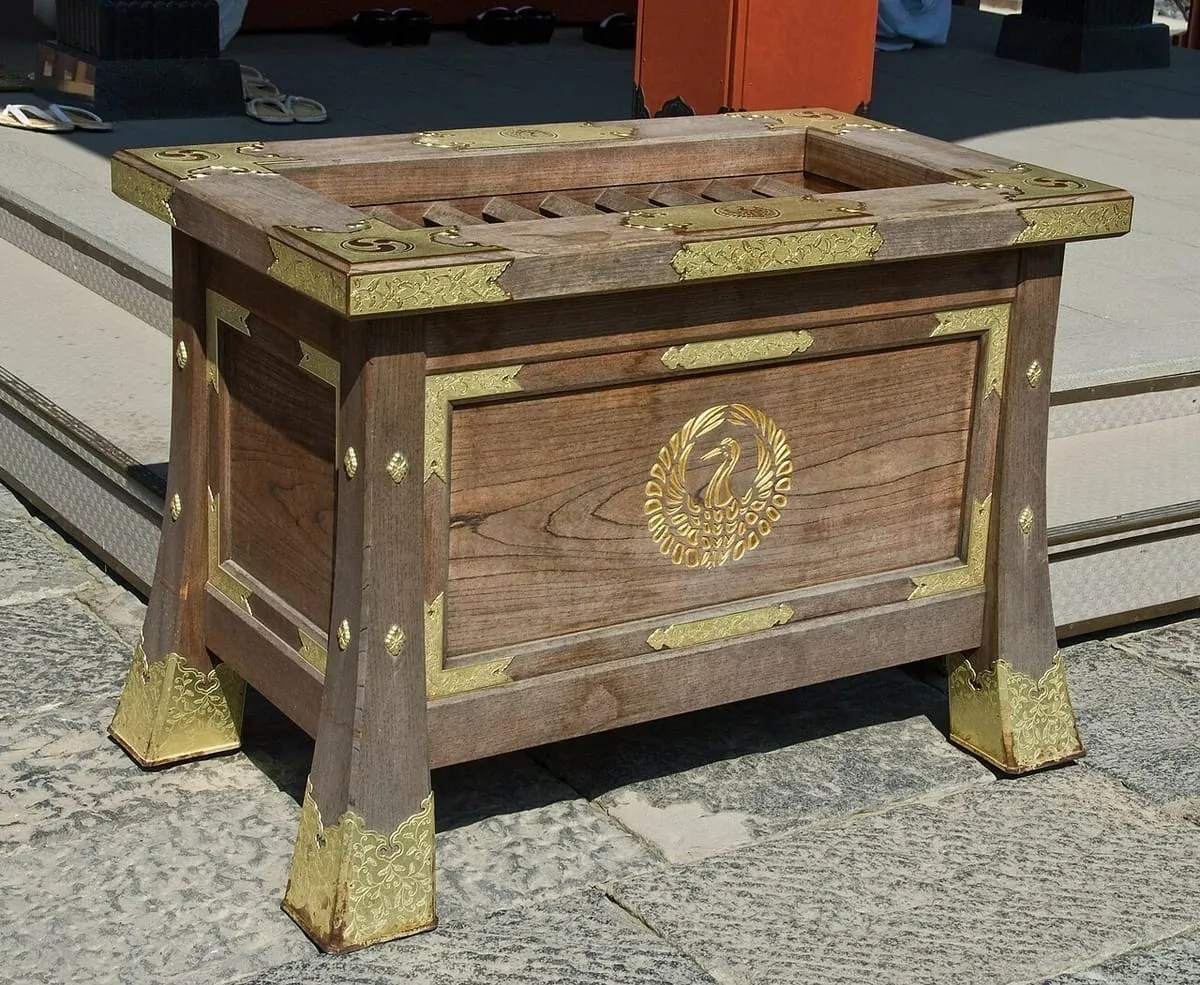 Saisen offering box at a Shinto shrine