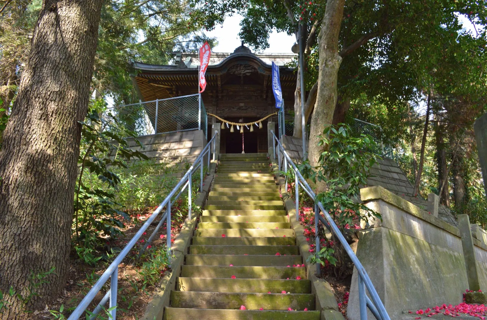 The worship hall of Sakitama Shrine