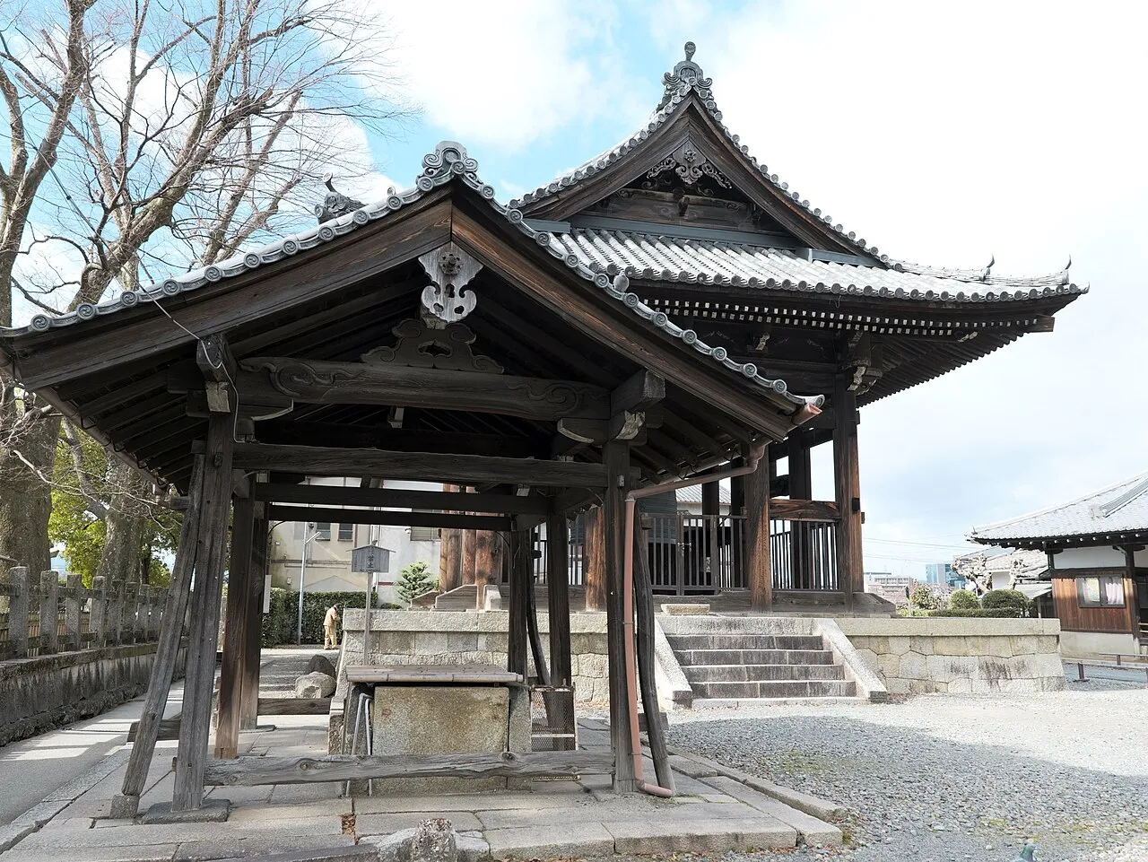 The National Treasure karamon gate at Toyokuni Shrine