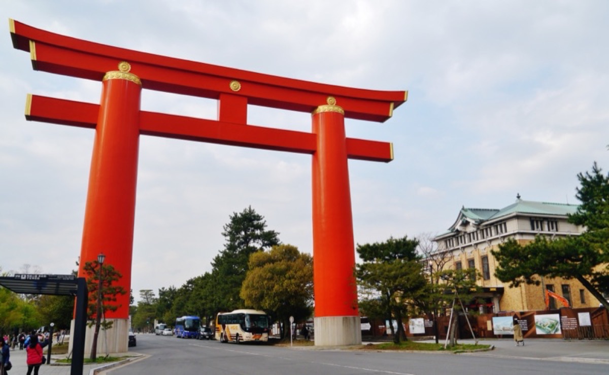 鳥居の種類と意味｜明神鳥居・神明鳥居・両部鳥居の見分け方のサムネイル