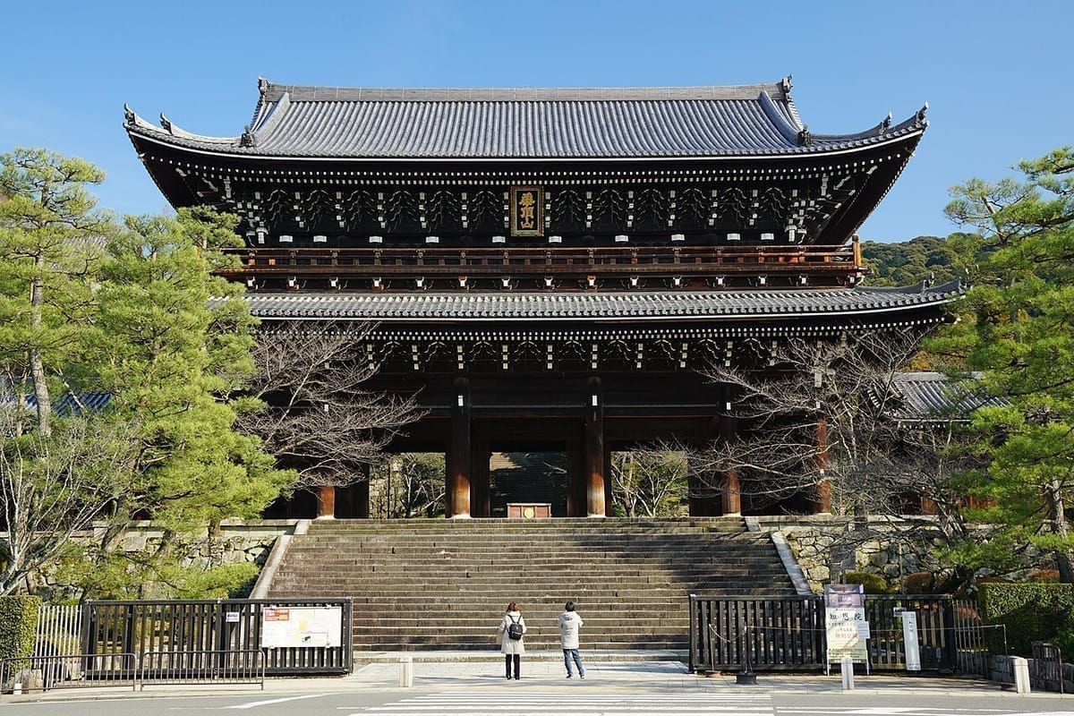 知恩院の夏──国宝三門が語る浄土宗の死生観と、南無阿弥陀仏の論理