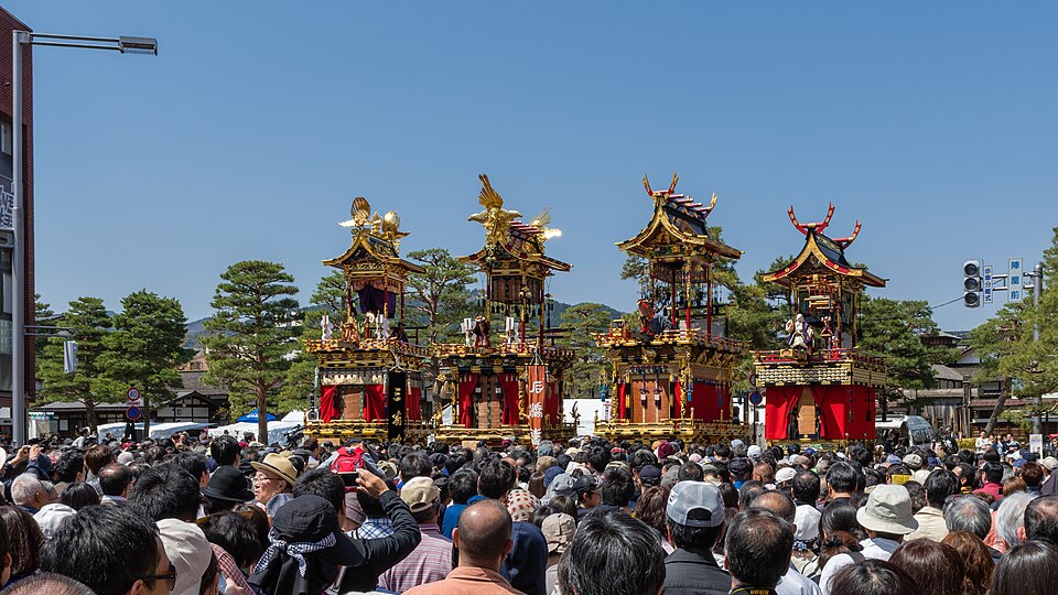 春の高山祭2026｜4月14日・15日、12台の祭屋台と日枝神社の御朱印のサムネイル